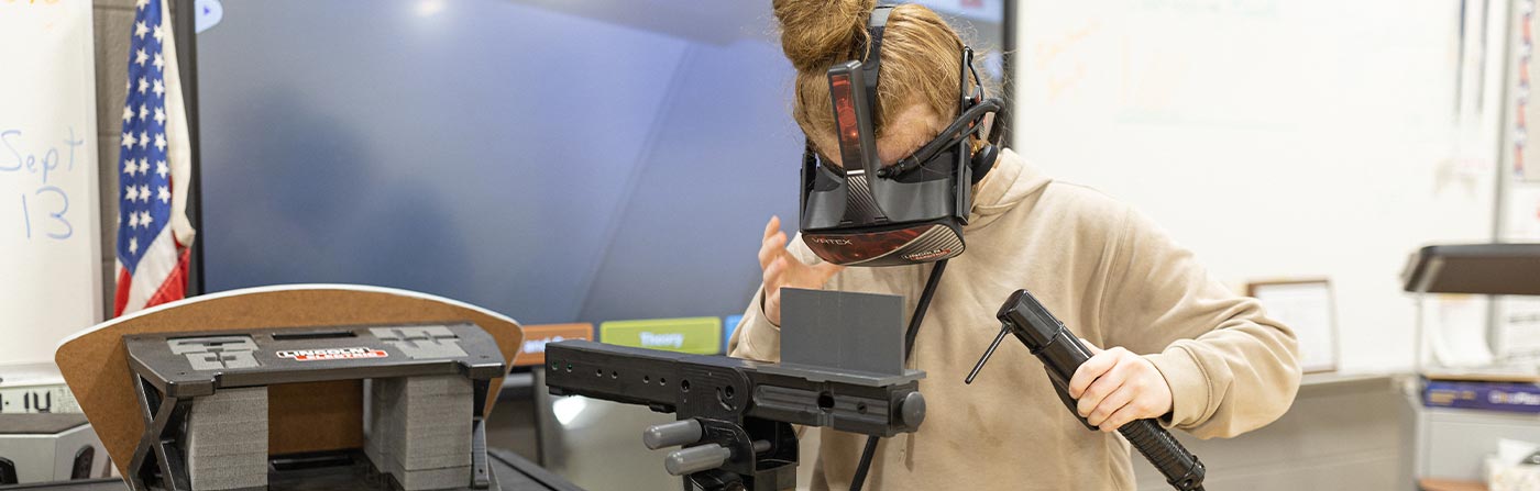 ignite school student working on a vr program in richmond, ky